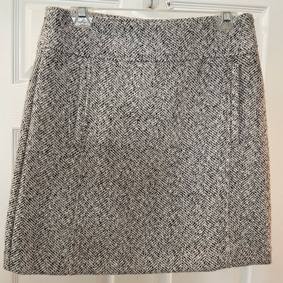 Ann Taylor LOFT skirt with pockets - Picture 2 of 4
